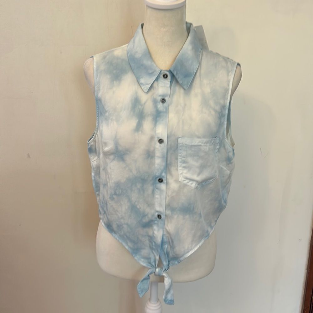 Love tree blue white tie front sleeveless tank Size L New